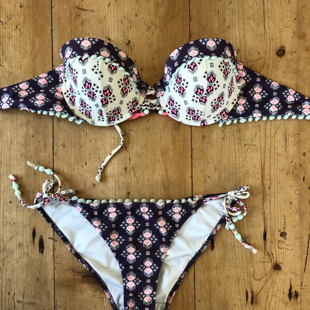 Victoria’s Secret bikini